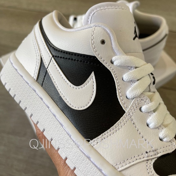 Air Jordan 1 Low women’s Panda - Picture 2 of 9